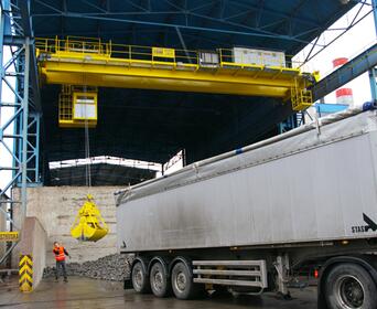 References: Delivery of a Pair of 6.3t Grab Cranes