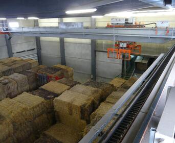 Reference: Dopravníky pro přepravu balíků slámy do kotle na biomasu