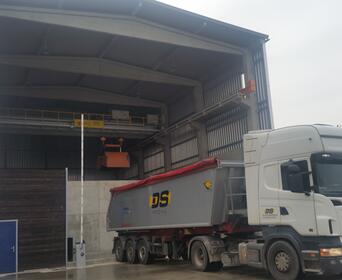 References: Grab Manipulator in a Limestone Storage Facility