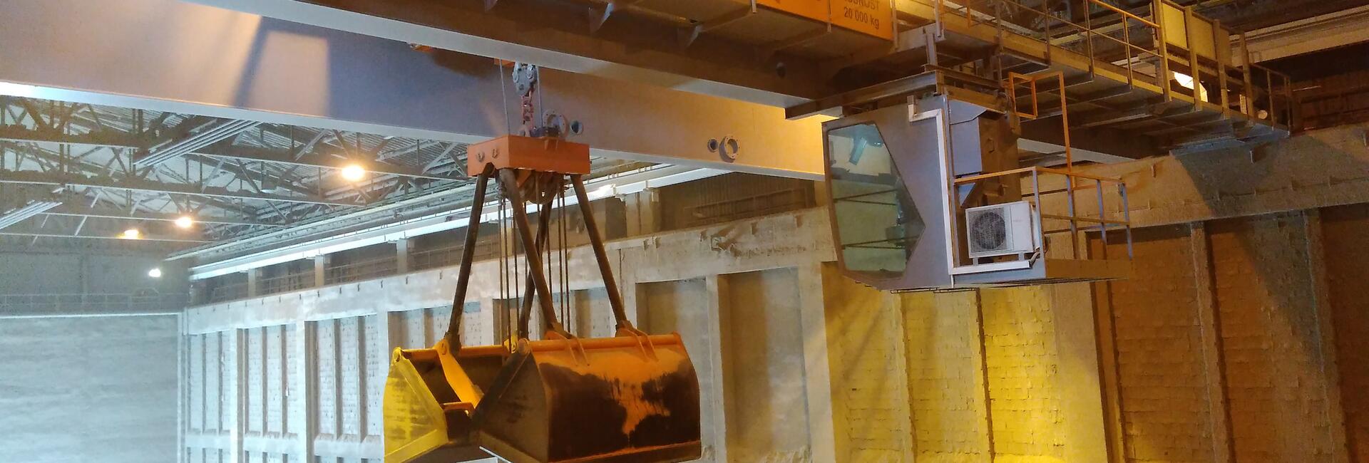 Reference: Jeřábový manipulátor v jeřábové skládce surovin